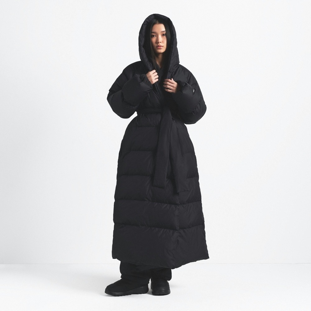 Skims The North Face Women's Nuptse
Parka Wrap Puffer Jacket Onyx 2025
(Size: M)